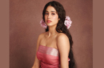 Janhvi Kapoor in red saree is nothing less than a mystical princess, see pics
